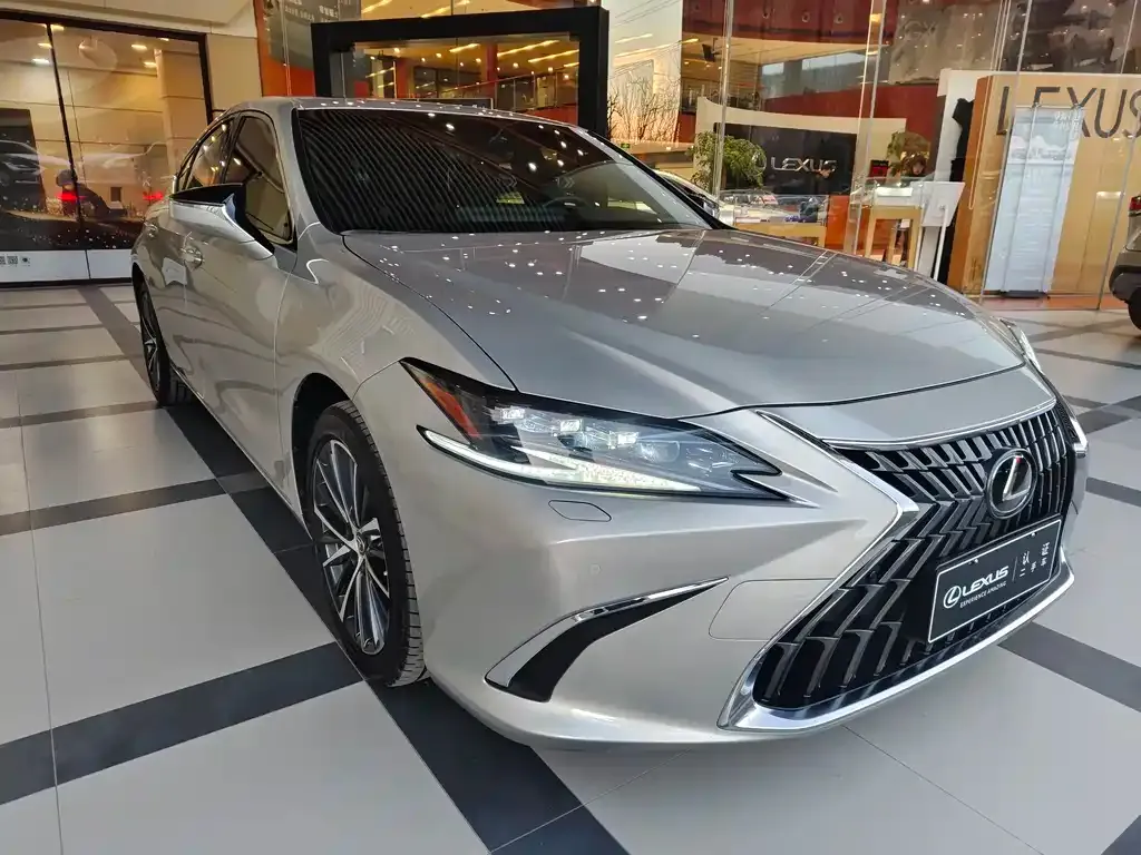 Lexus ES — фото 10