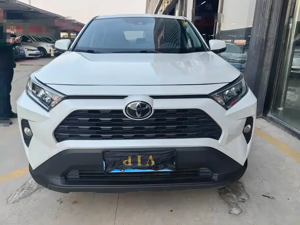 Toyota RAV4 — фото 4