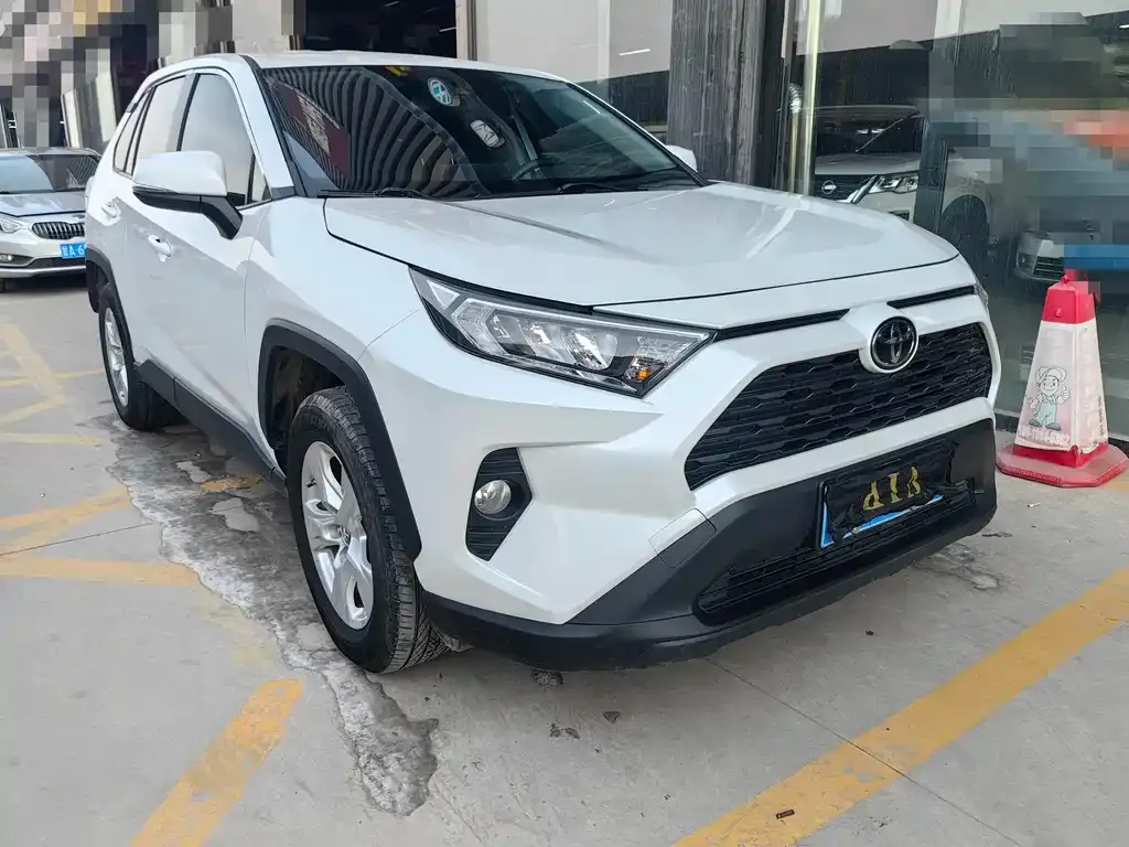 Toyota RAV4 — фото 3