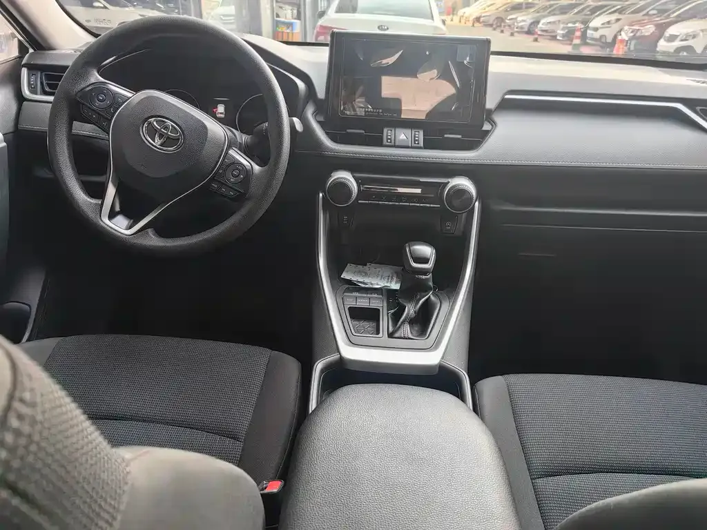Toyota RAV4 — фото 6