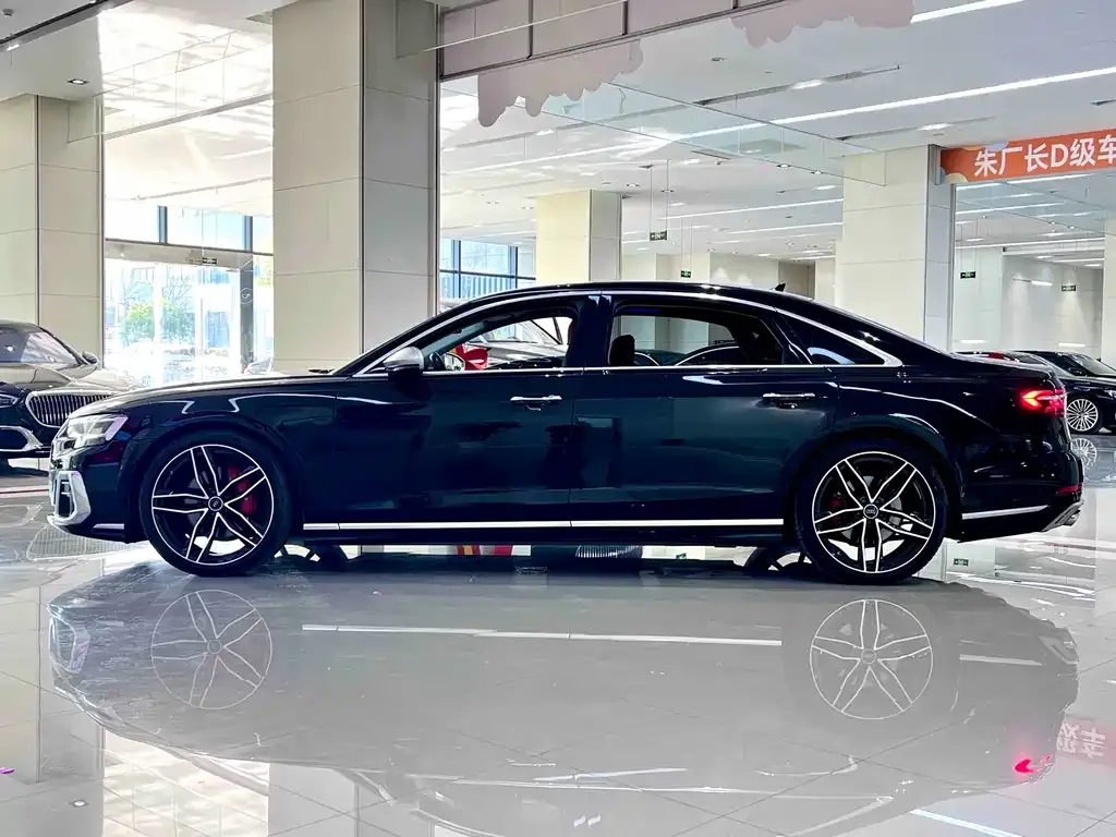 Audi A8 — фото 3
