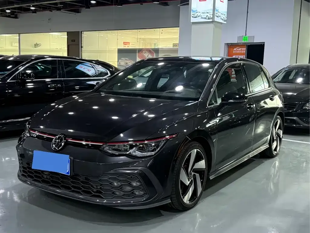 Volkswagen Golf GTI — фото 1