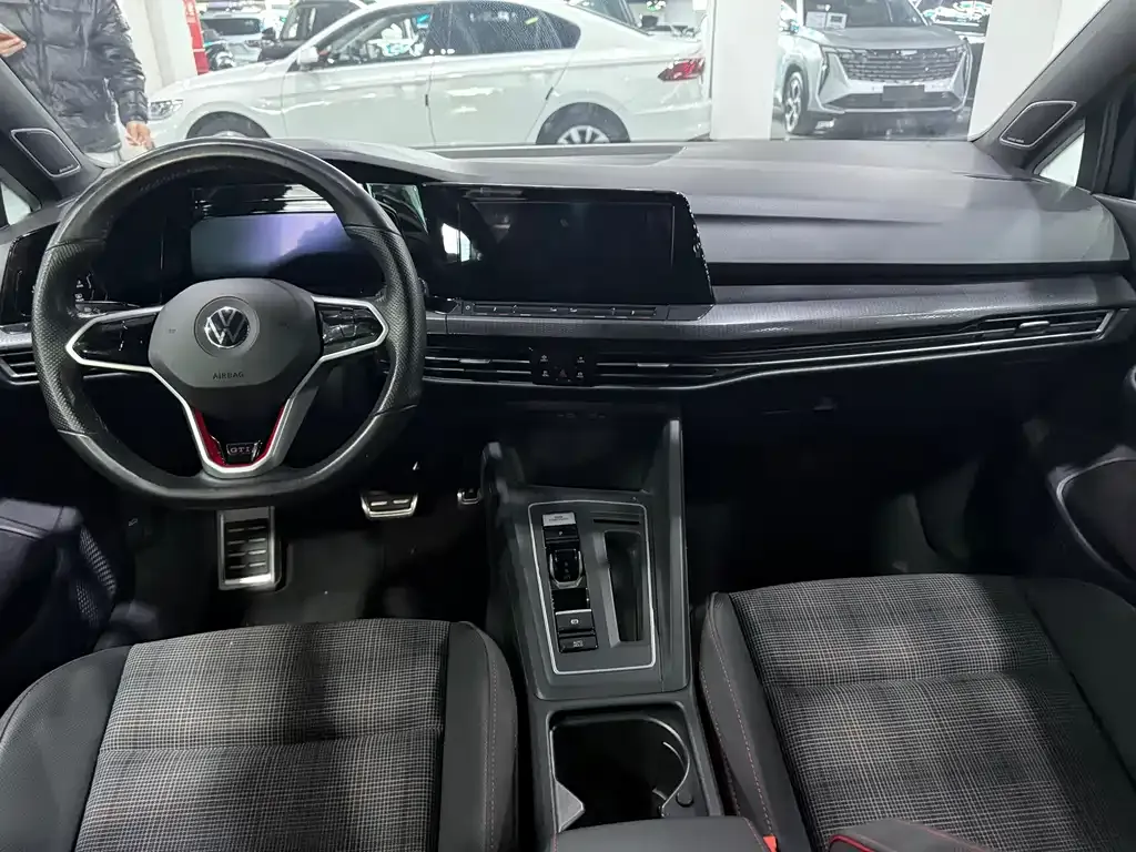 Volkswagen Golf GTI — фото 10