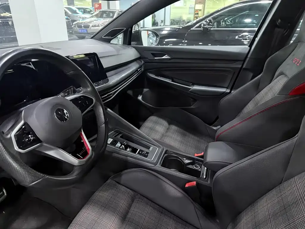 Volkswagen Golf GTI — фото 5