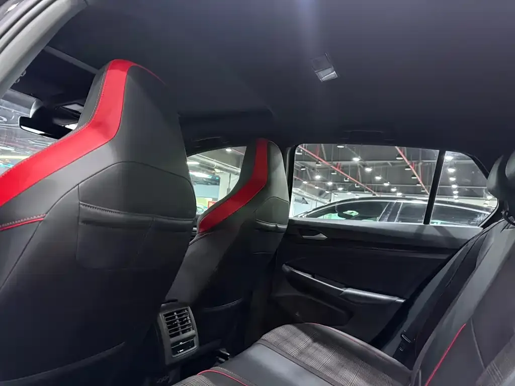 Volkswagen Golf GTI — фото 9