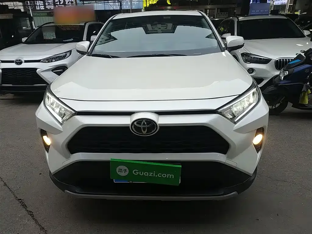Toyota RAV4 — фото 3