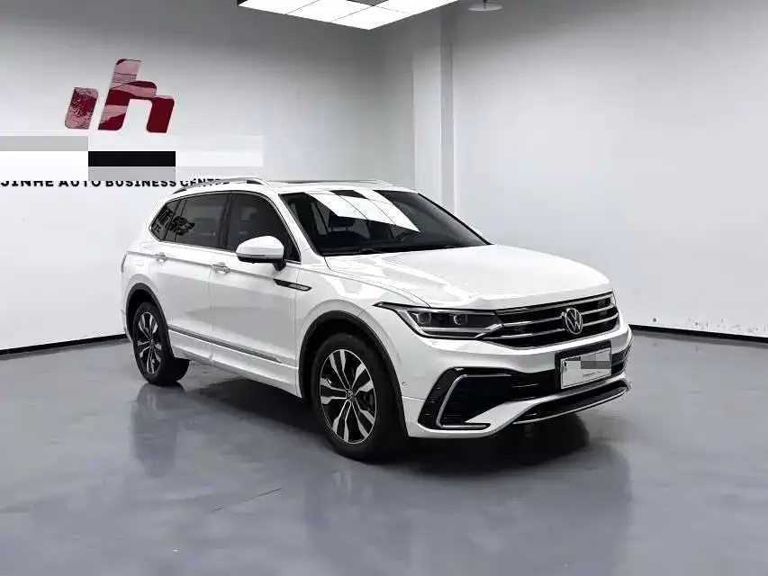 Volkswagen Tiguan L — фото 2