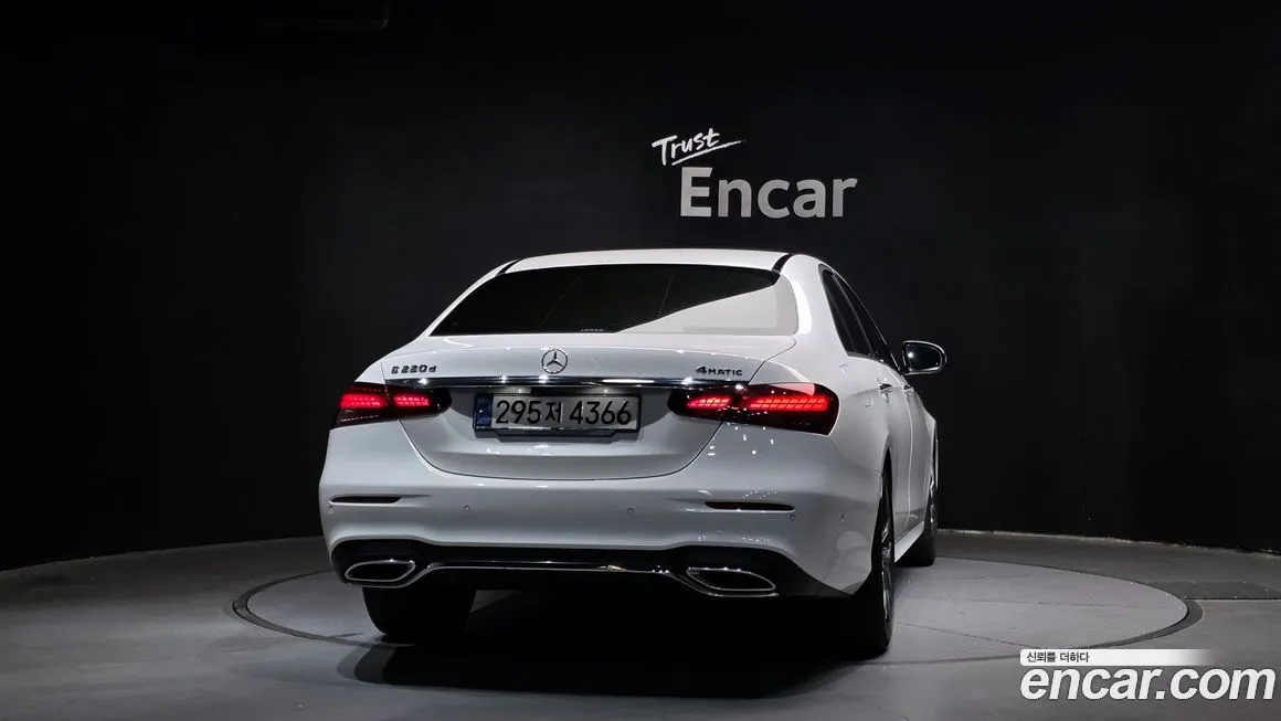 Mercedes-Benz E-Class — фото 4
