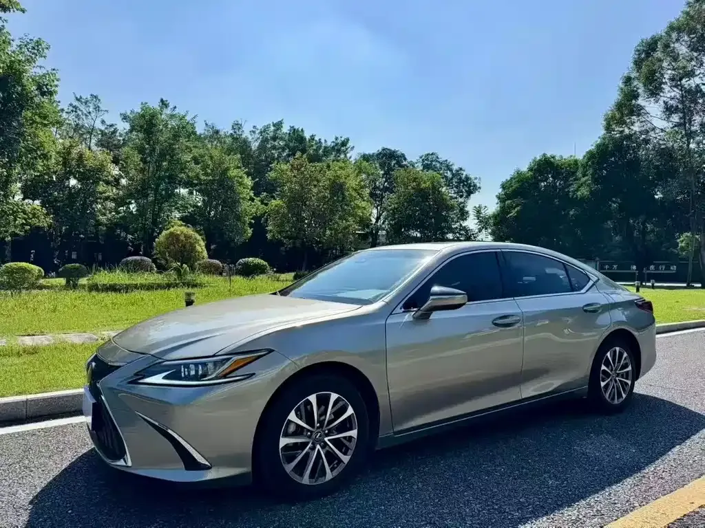 Lexus ES — фото 1
