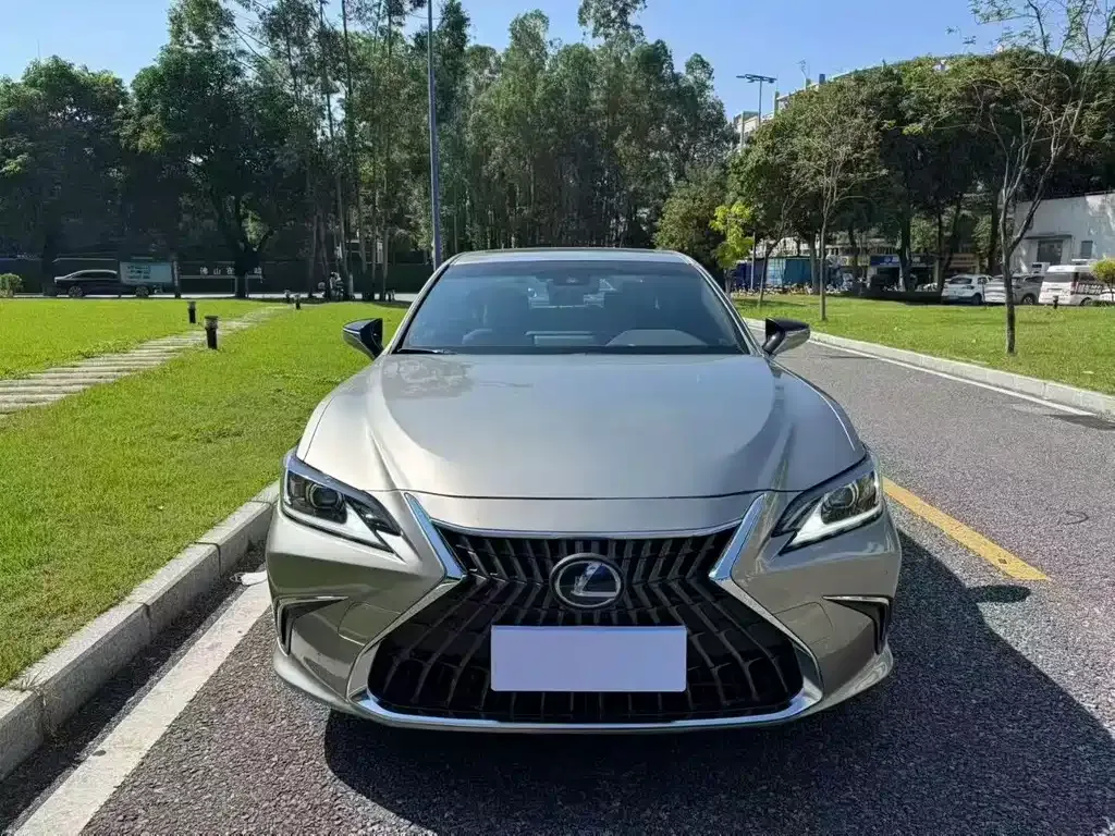 Lexus ES — фото 8