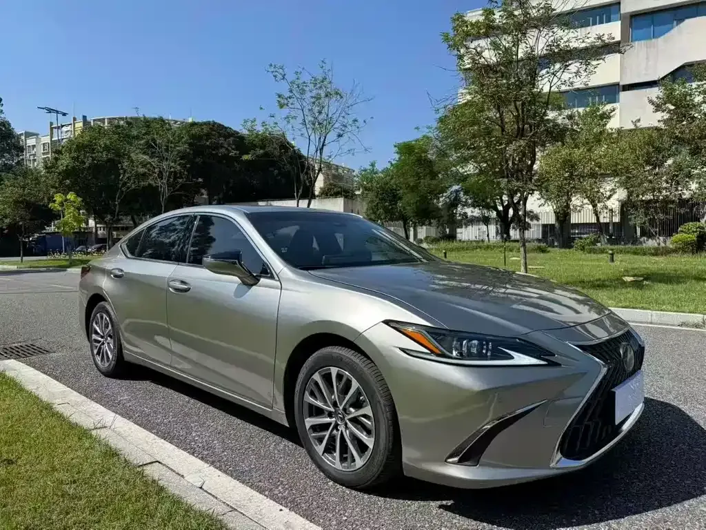 Lexus ES — фото 9