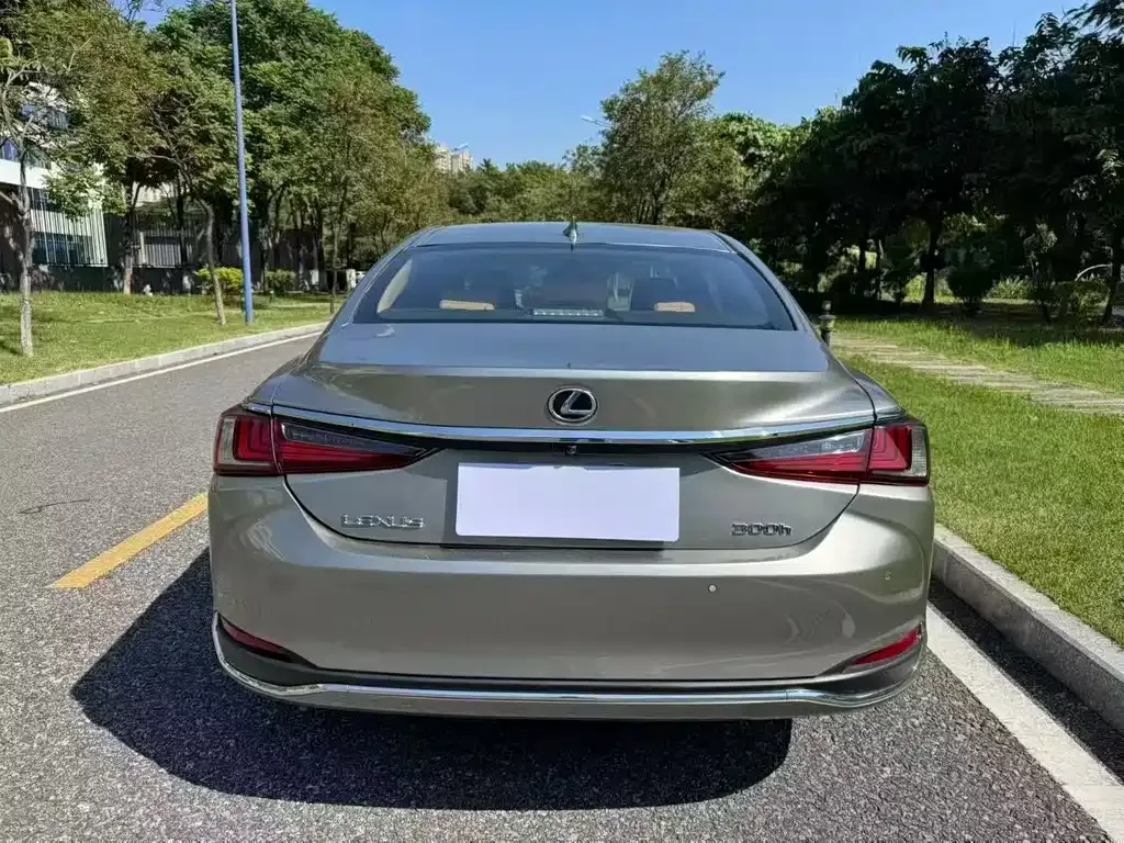 Lexus ES — фото 6