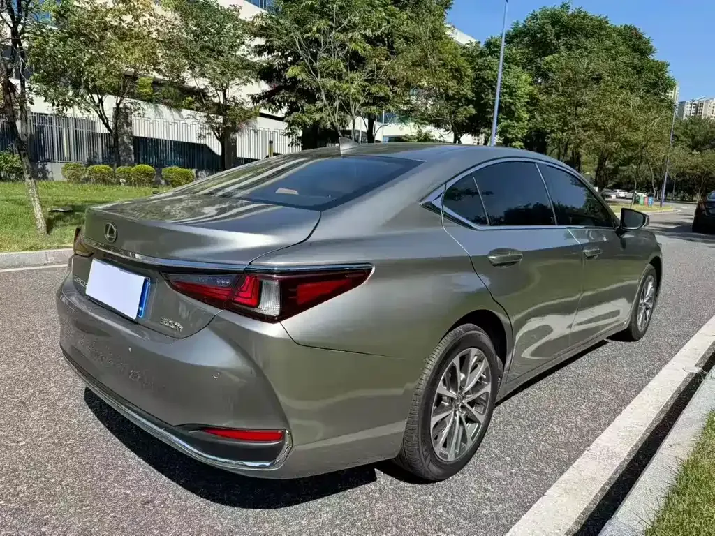 Lexus ES — фото 7