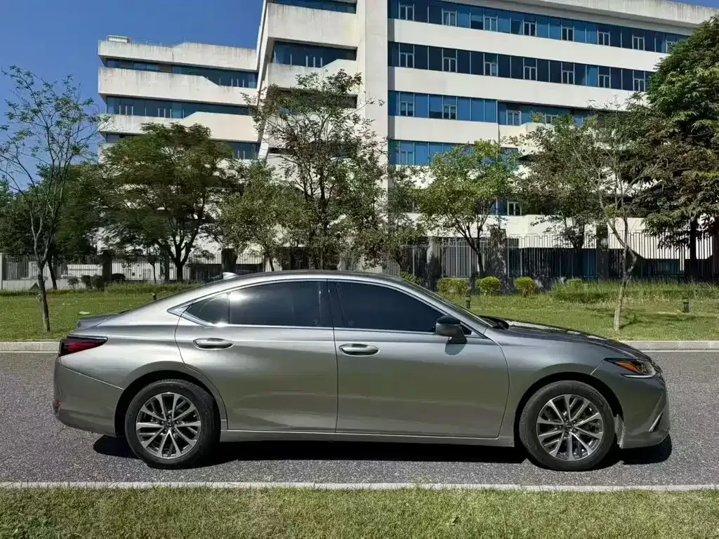 Lexus ES — фото 10