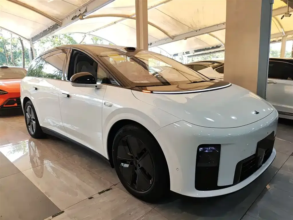 Li Auto i8 — фото 6