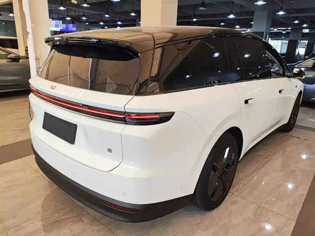 Li Auto i8 — фото 5