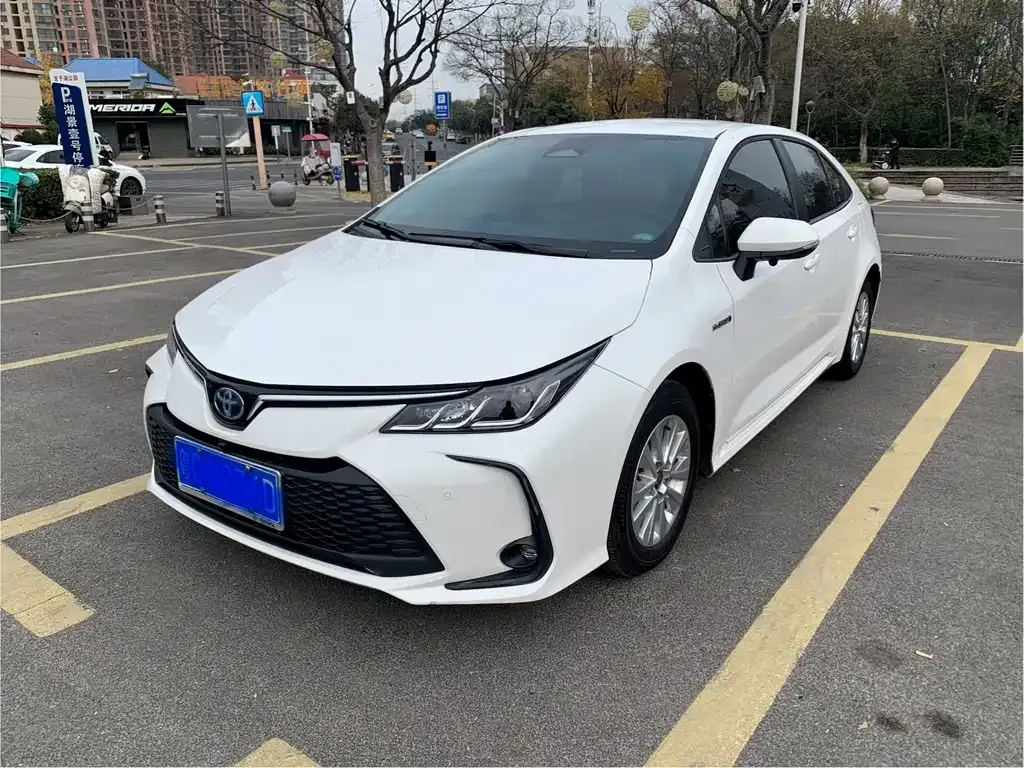 Toyota Corolla — фото 1