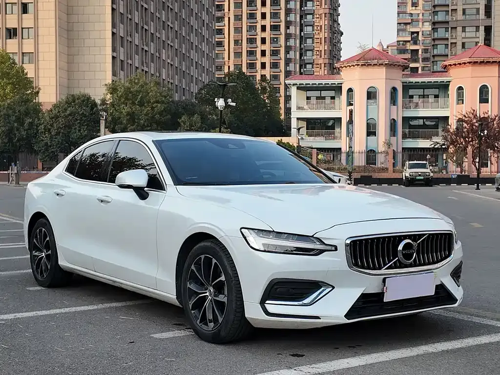 Volvo S60 — фото 7