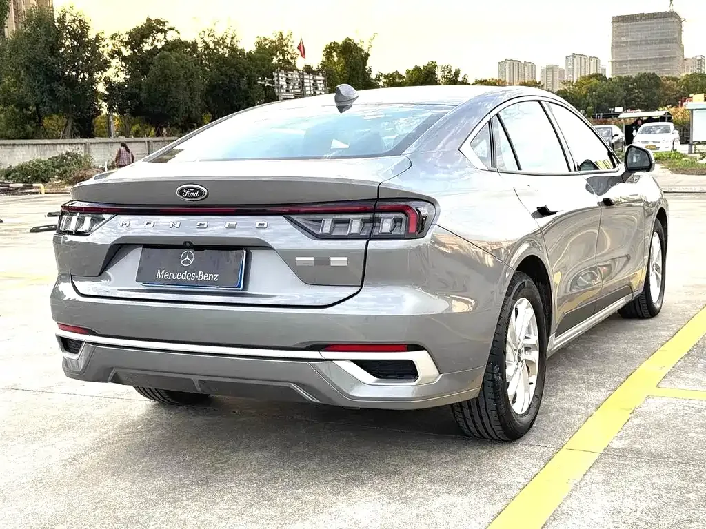 Ford Mondeo — фото 9