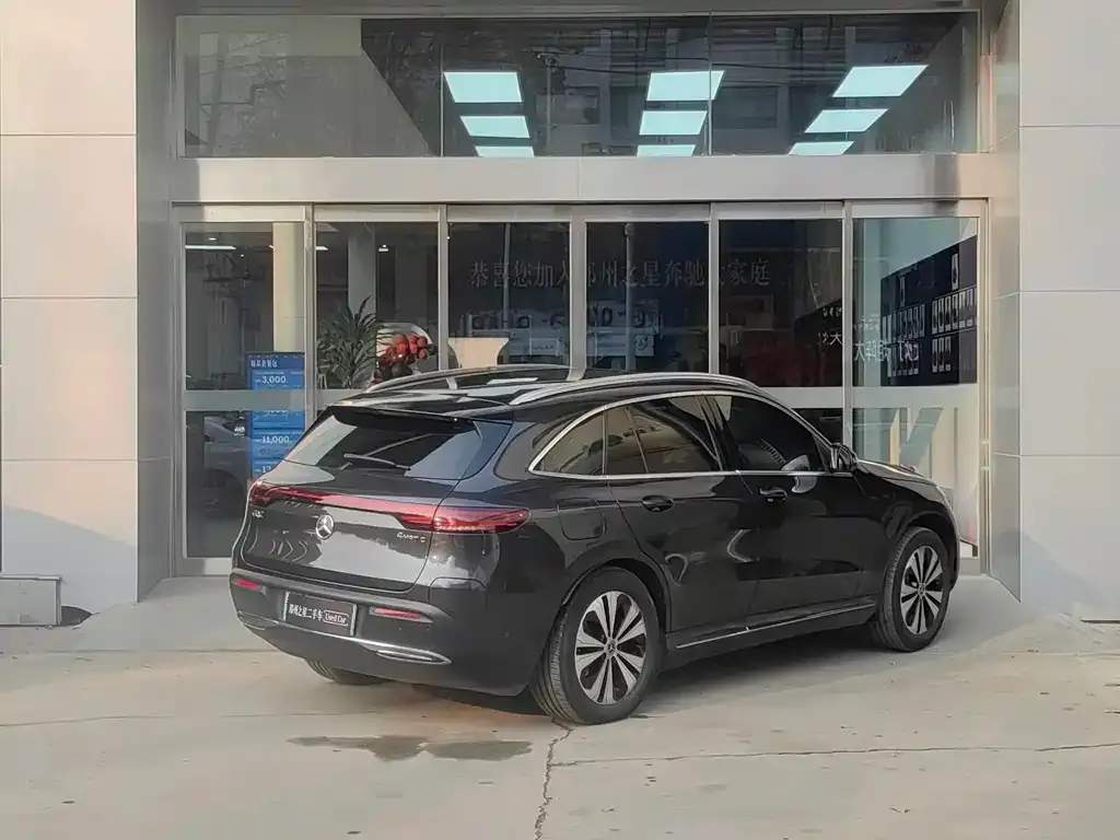 Mercedes-Benz EQC — фото 10