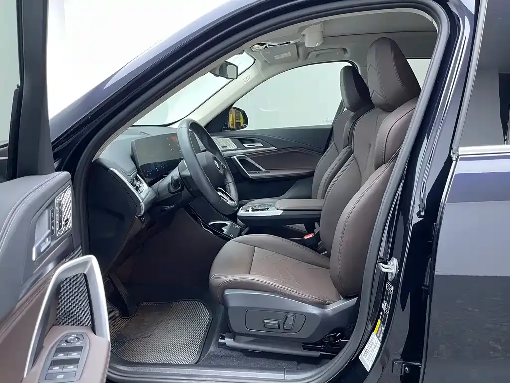 BMW iX1 — фото 7