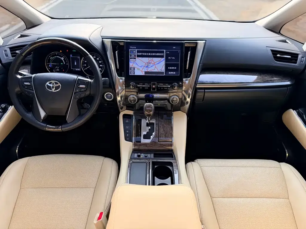 Toyota Alphard — фото 7