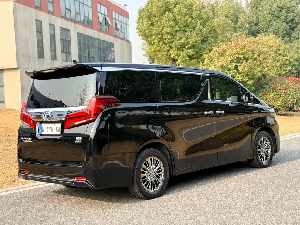 Toyota Alphard — фото 10