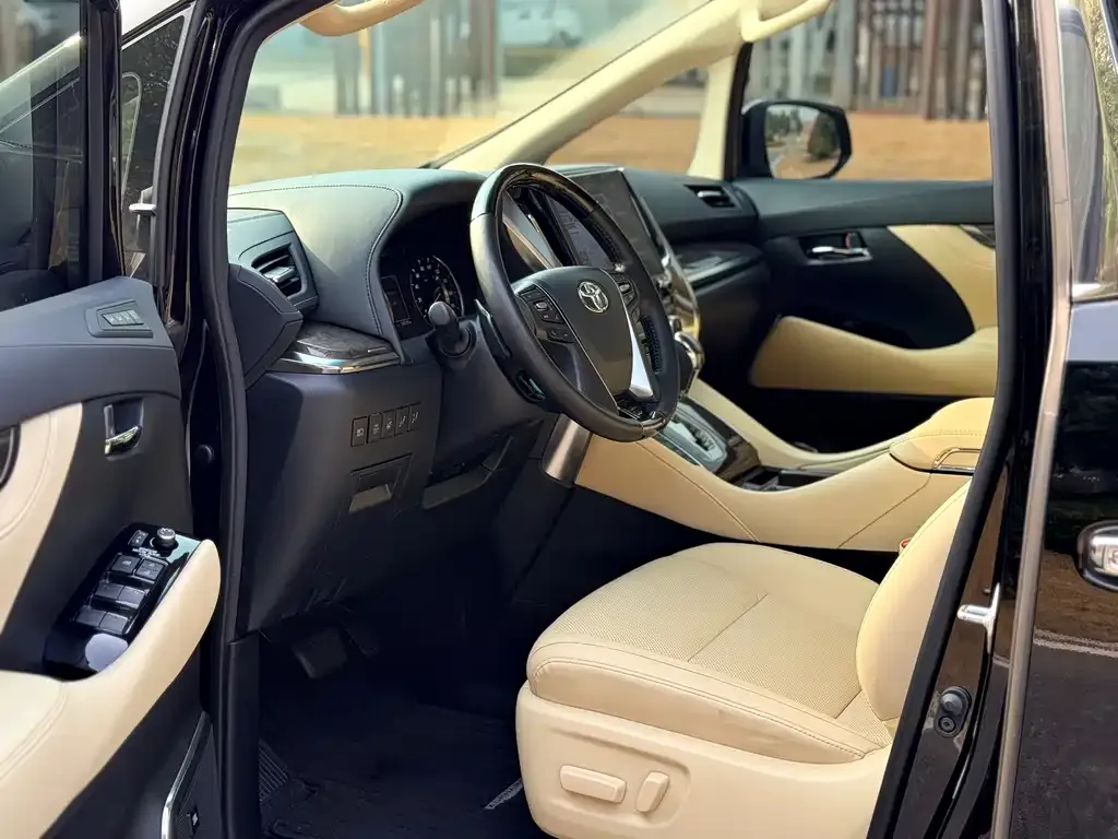 Toyota Alphard — фото 3