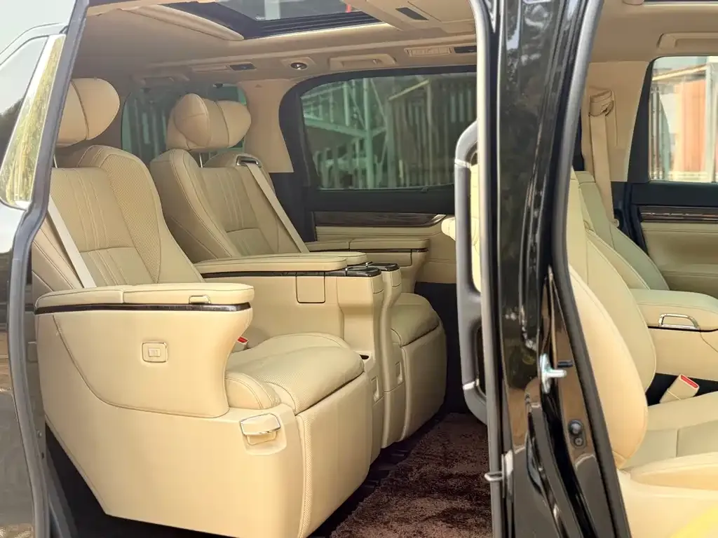 Toyota Alphard — фото 5