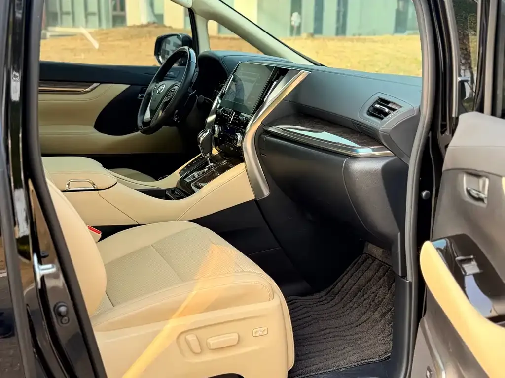 Toyota Alphard — фото 6