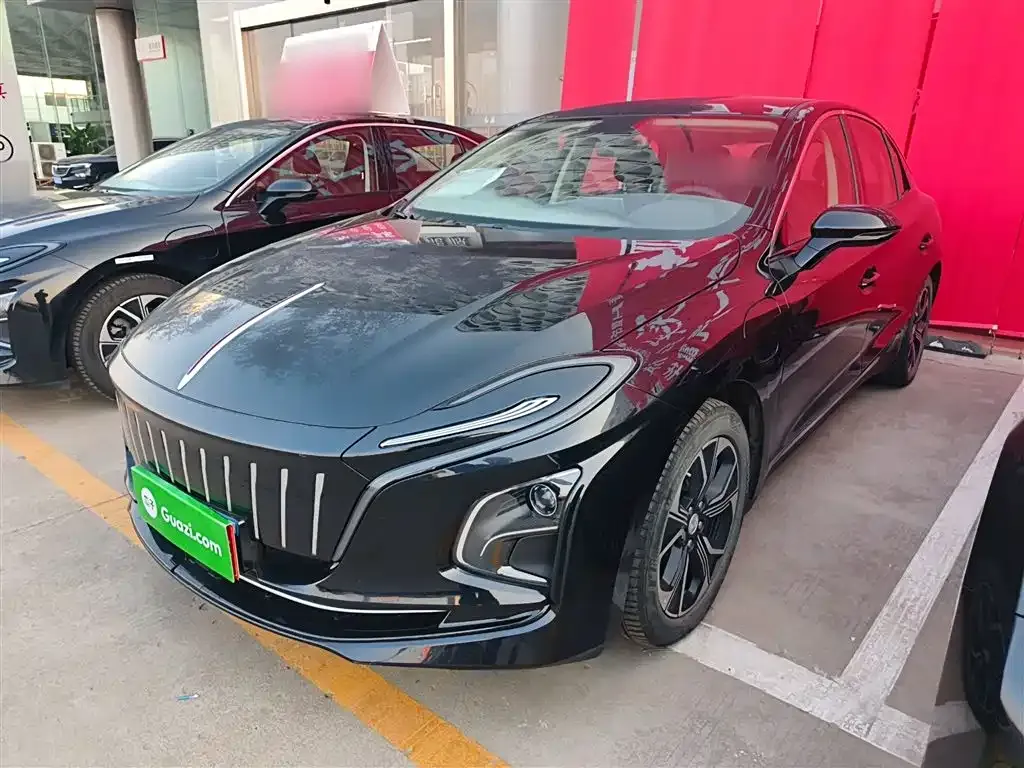 Hongqi E-QM5 — фото 1