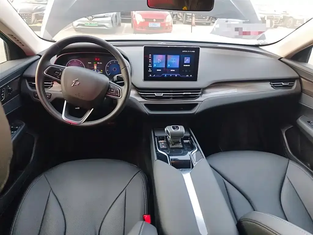 Hongqi E-QM5 — фото 10