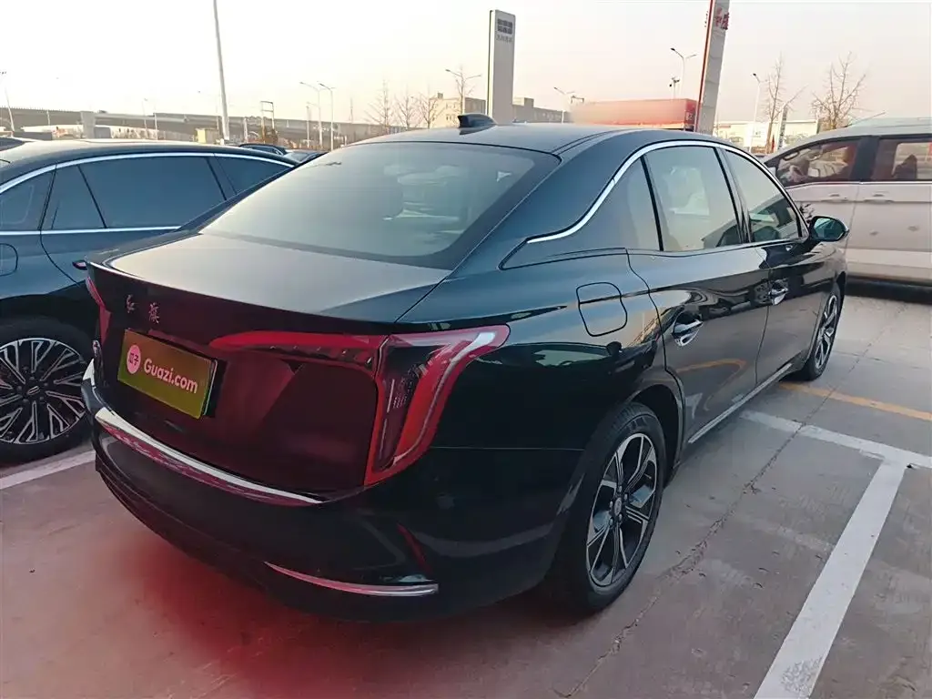 Hongqi E-QM5 — фото 7