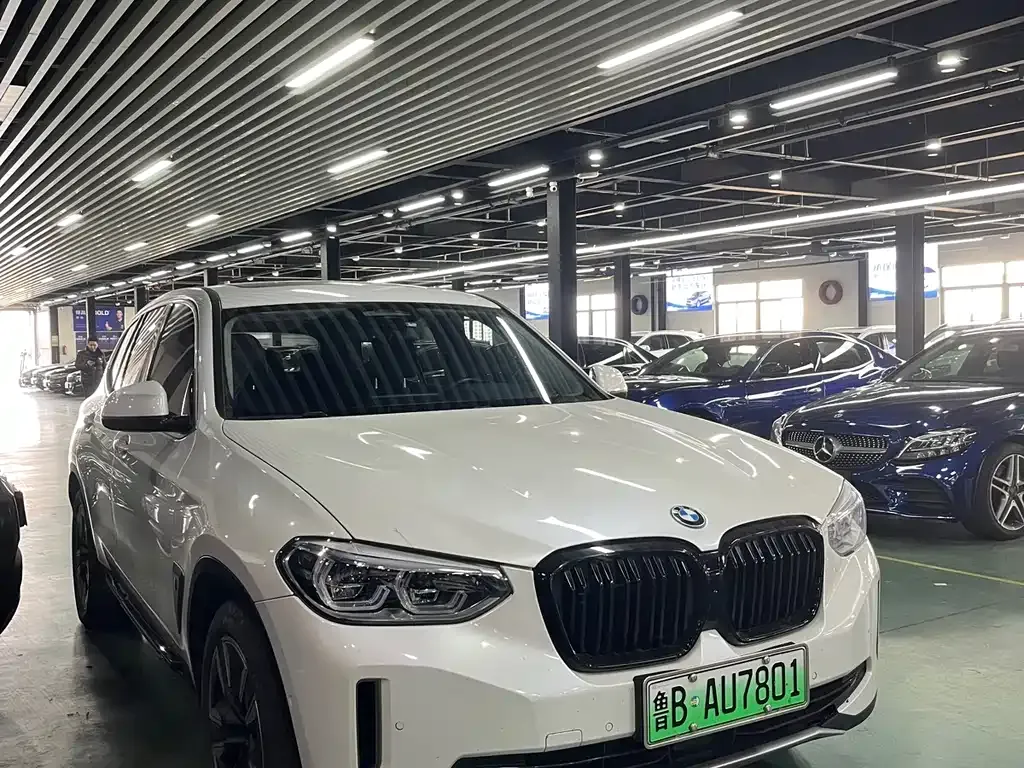 BMW iX3 — фото 3