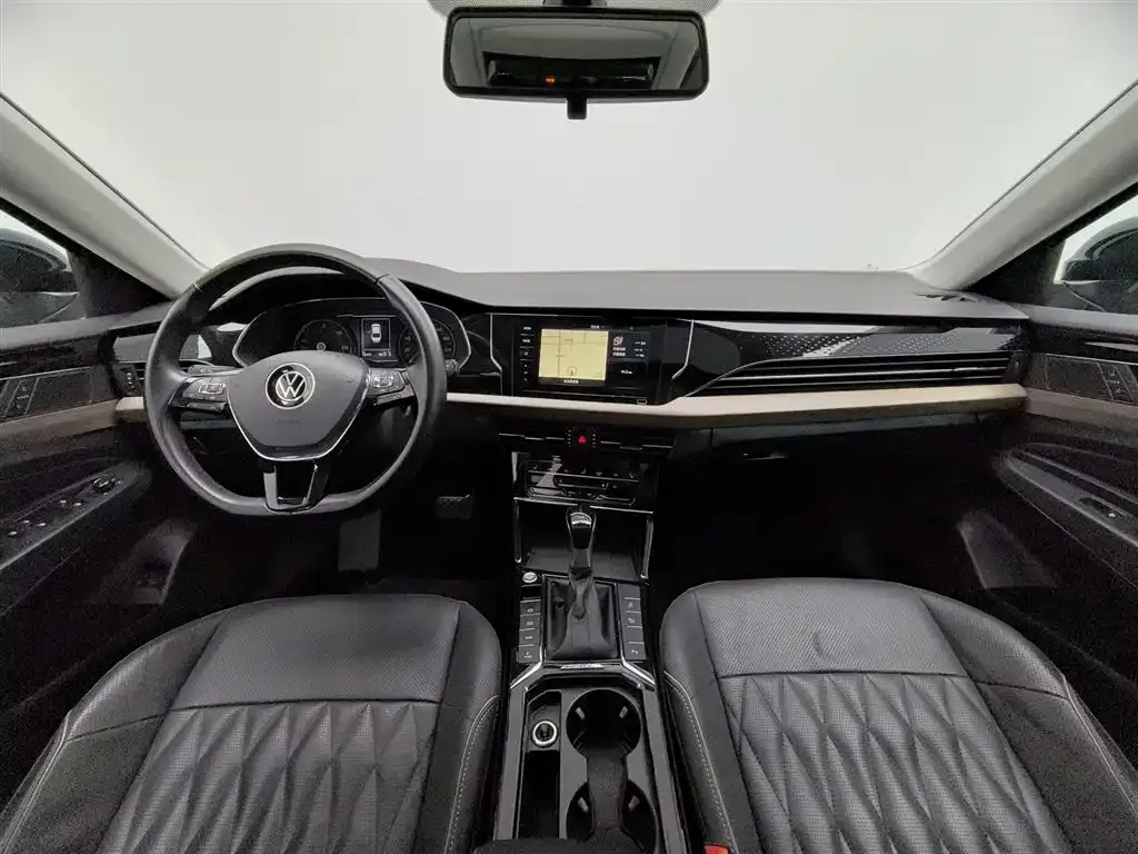 Volkswagen Passat New Energy — фото 3