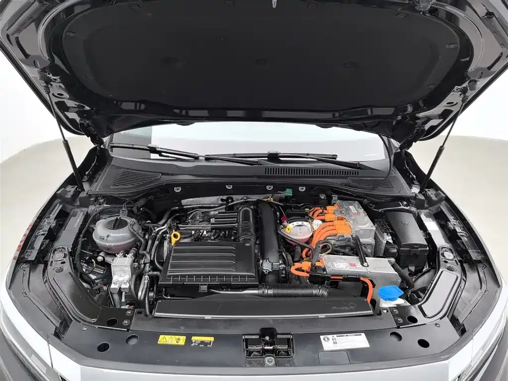 Volkswagen Passat New Energy — фото 5