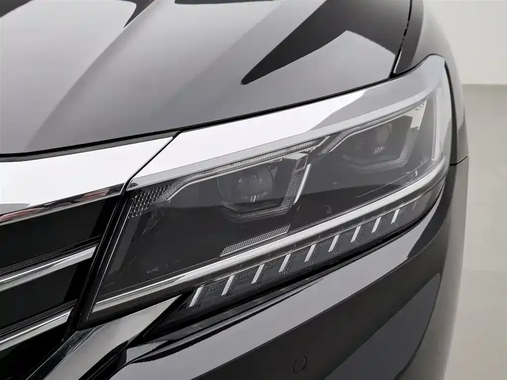 Volkswagen Passat New Energy — фото 10