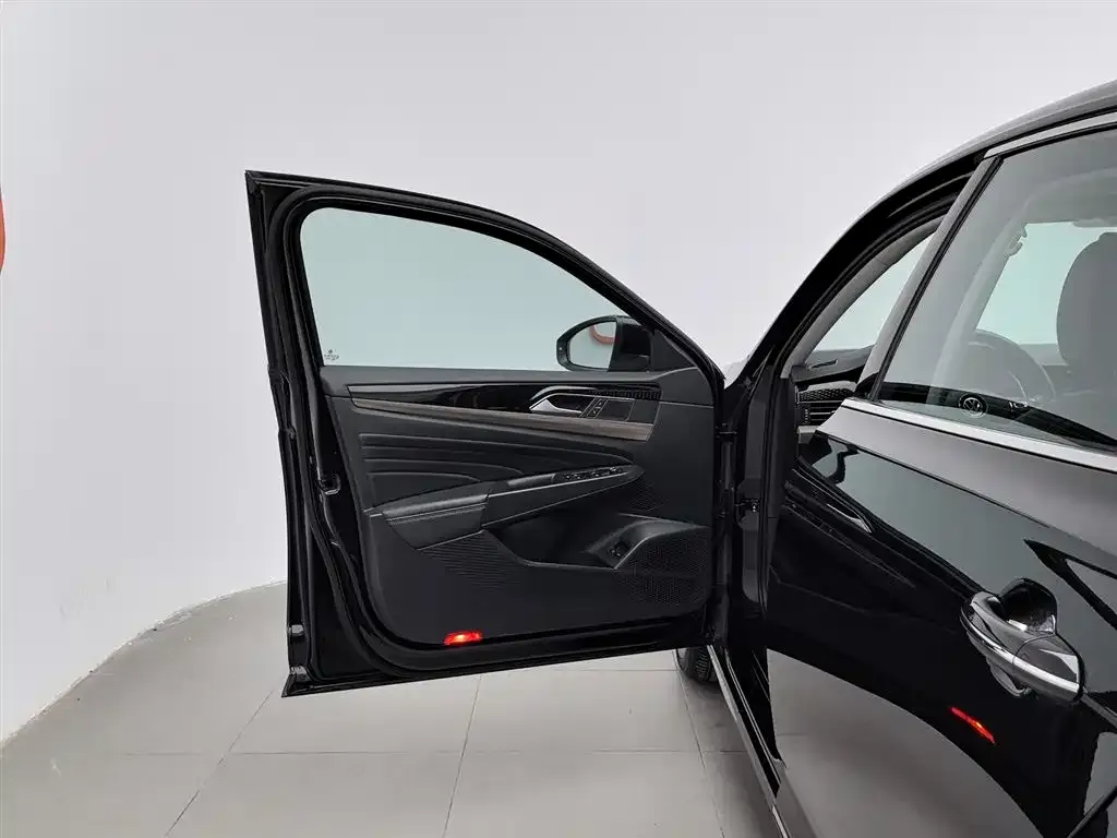 Volkswagen Passat New Energy — фото 9