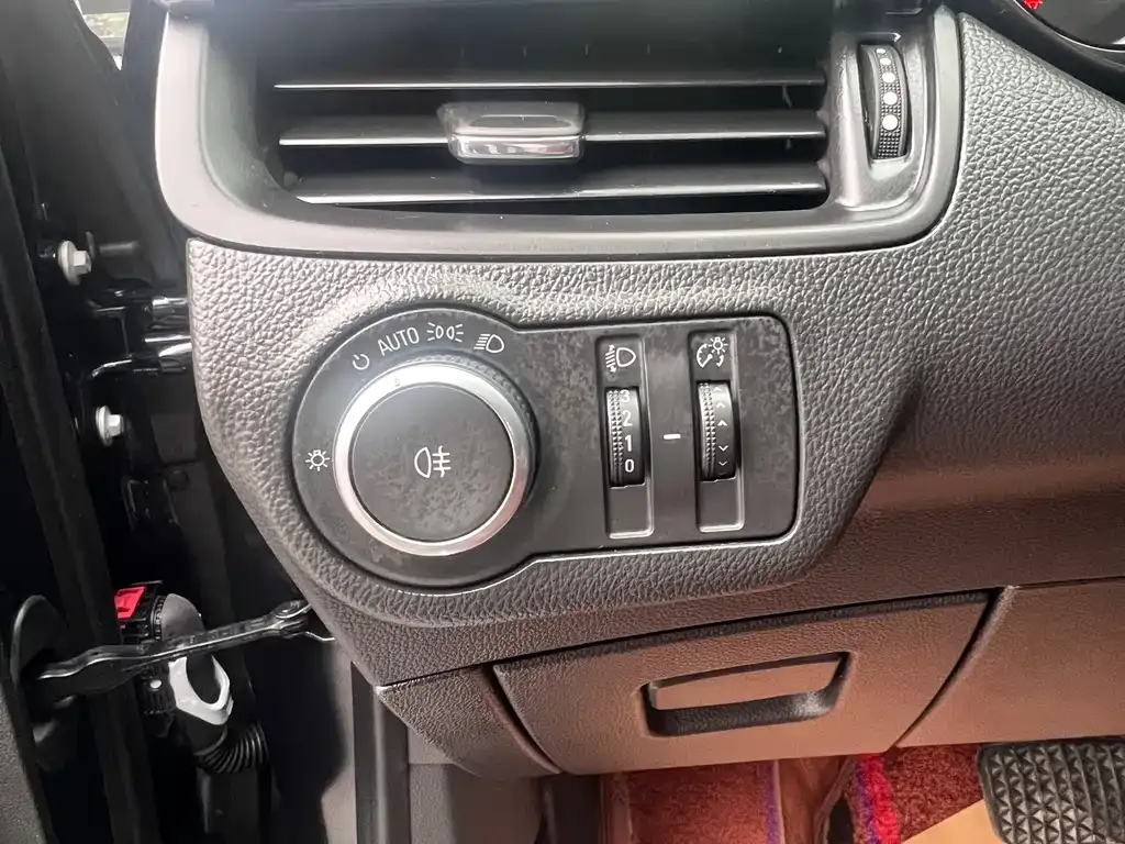 Buick Envision Plus — фото 10
