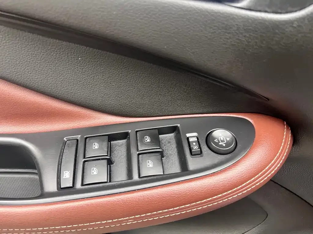 Buick Envision Plus — фото 7