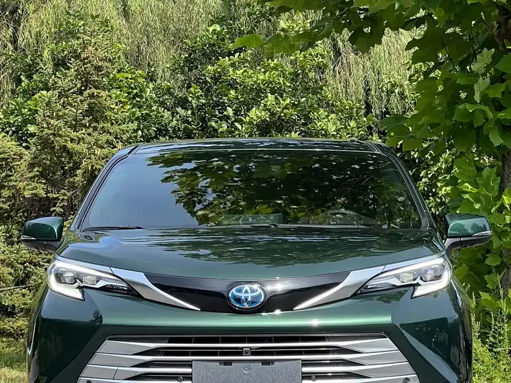 Toyota Sienna — фото 6