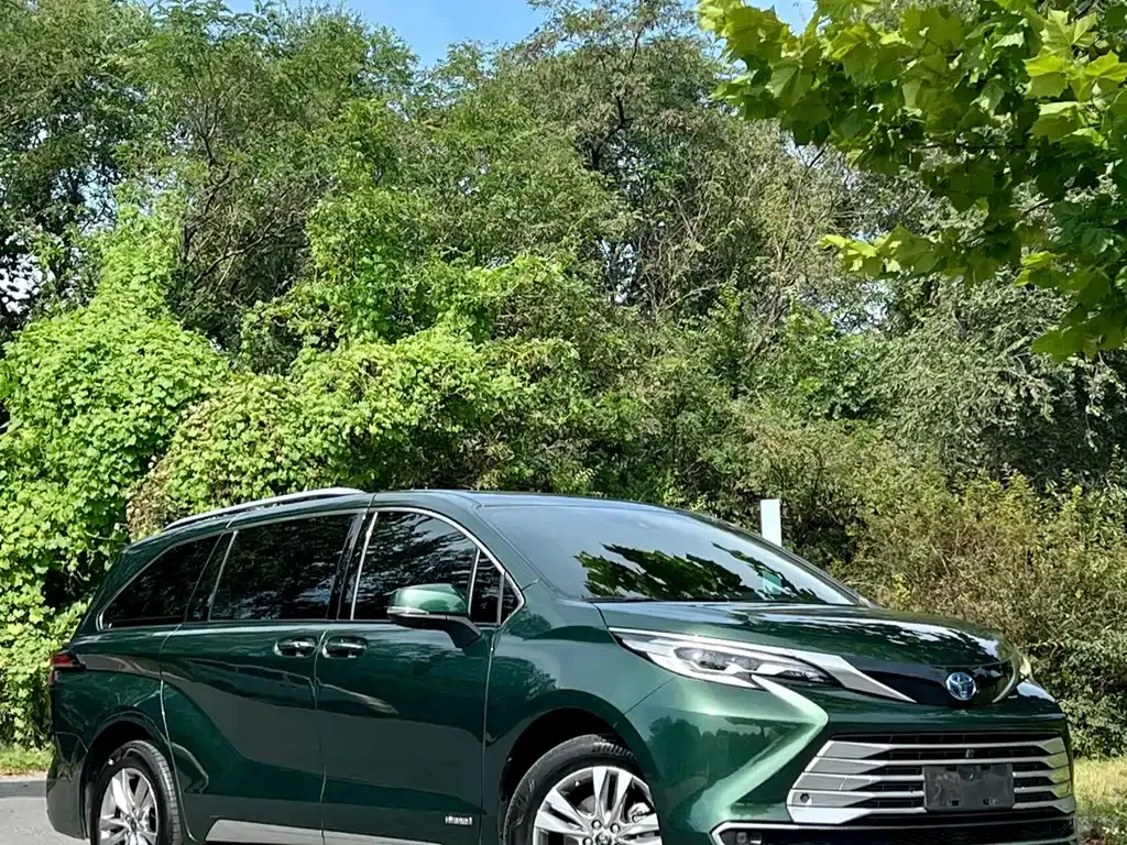 Toyota Sienna — фото 9
