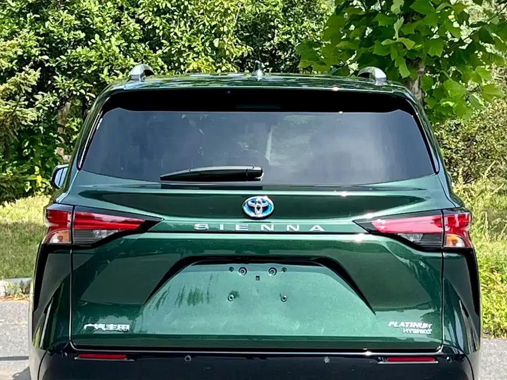 Toyota Sienna — фото 5