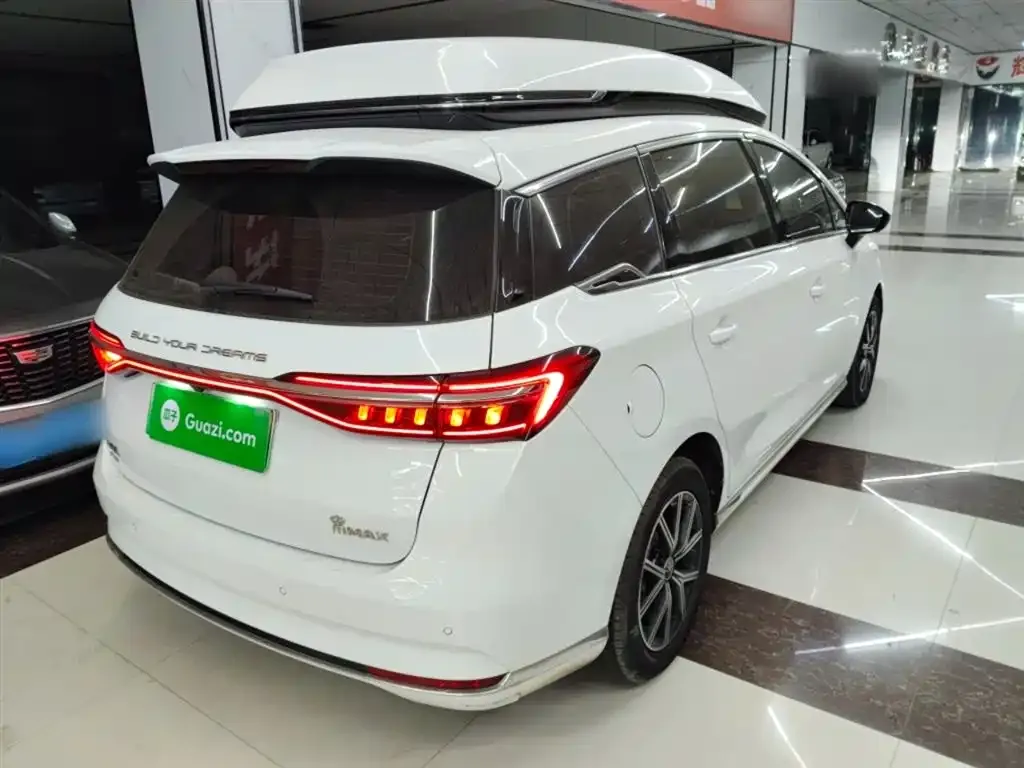 BYD MAX New Energy — фото 7