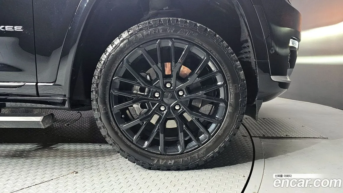 Jeep Cherokee — фото 9