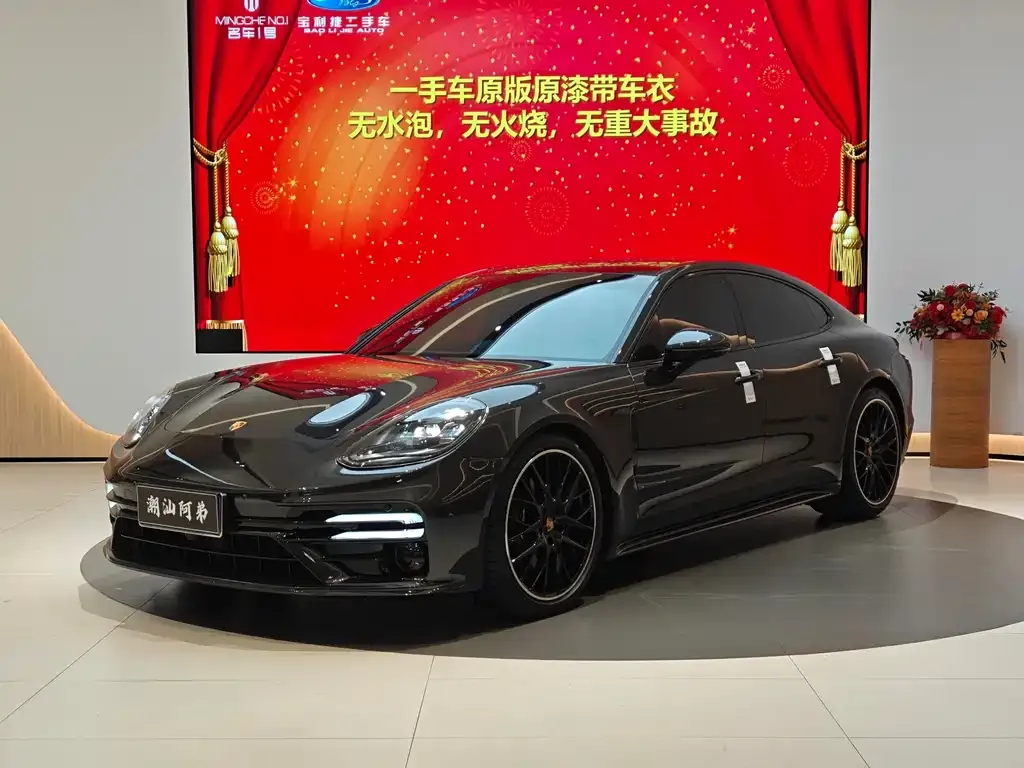 Porsche Panamera — фото 1