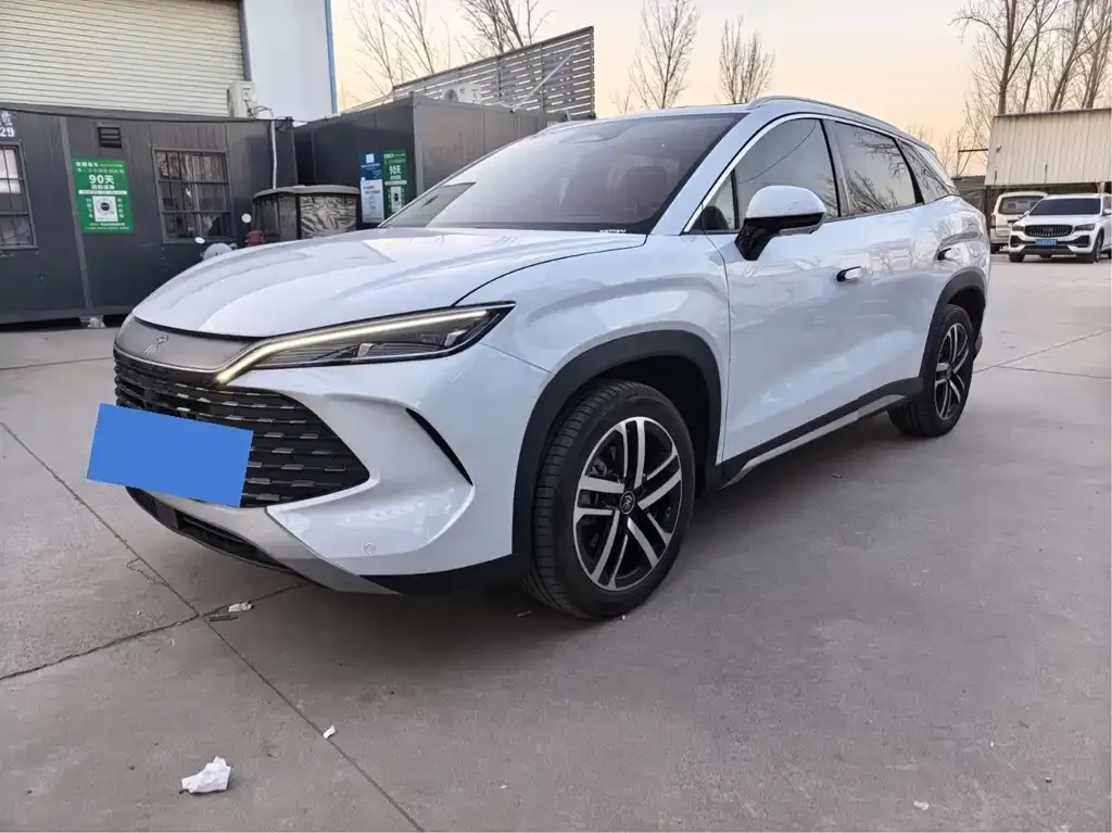 BYD L DM-i — фото 1