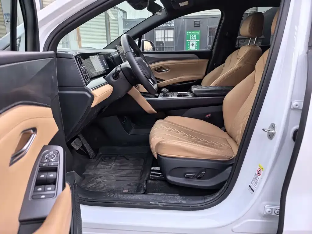 BYD L DM-i — фото 4