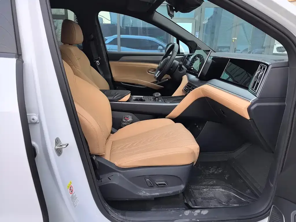 BYD L DM-i — фото 7