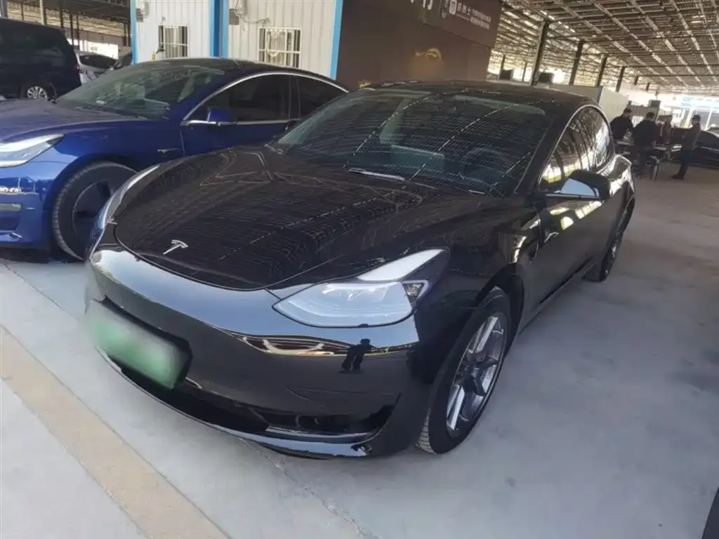 Tesla Model 3 — фото 1